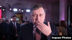 Crin Antonescu a fost validat de PSD să candideze la prezidențiale din partea coaliției de guvernare.