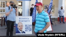 Валер Цапкала падчас збору подпісаў, 17 чэрвеня 2020 году, Маладэчна