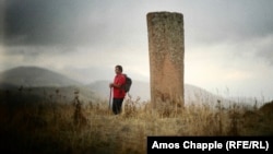 სევაკ არევშათიანს თავისი სამშობლოს ყველა კუთხე-კუნჭული მოვლილი აქვს ქვაზე ამოკვეთილი ჯვრების - ხაჩქარების ძებნაში.