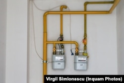 În trecut, furnizorii de gaz au reziliat contractele a 30.000 de clienți datorită plafonării prețurilor ce i-a împiedicat să facă un profit. Oamenii au fost preluați ulterior de furnizorii de ultimă instanță.