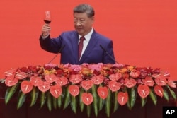 Președintele chinez Xi Jinping toastează la recepția organizată după parada militară. Beijing, 3 septembrie 2025.
