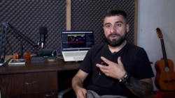 Livin' La Vida Lyoka: Un rapper strămutat din Karabakh își găsește speranța în muzică