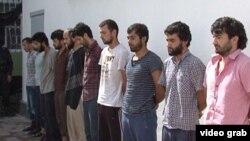 Арестованные по обвинению в водружении флага ИГ в городе Нуреке