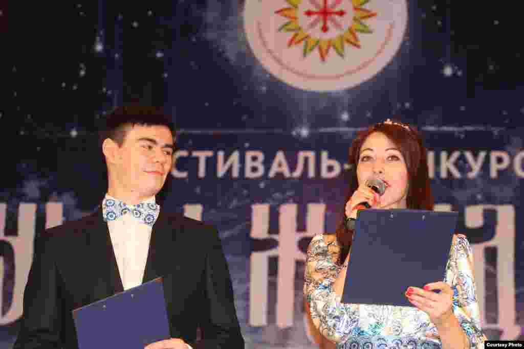 "Туым җондызы 2016" алып баручылары&nbsp;Евгений һәм Светлана Максимовлар