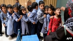 په پاکستان کې د پولیو ناروغۍ ضد کمپاین یو عکس. (ارشیف)