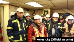 Акылбек Жапаров Кумтөрдө