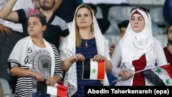 
Tifozet siriane janë lejuar të marrin pjesë në ndeshjen Siri-Iran, që u zhvillua në stadiumin Azadi në Teheran më 5 shtator.