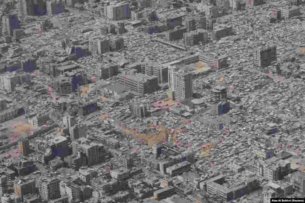 Një pamje ajrore nga një aeroplan ushtarak jordanez shfaq Rripin e Gazës, para lëshimit të ndihmave humanitare mbi të, më 17 gusht 2025.