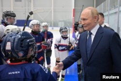 Președintele rus a vizitat orașul Magadan în drum spre Alaska.