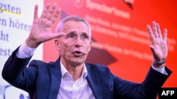 Бившият генерален секретар на НАТО Йенс Столтенберг участва в тазгодишното издание на Франкфуртския панаир на книгата, 17 октомври 2025 г.