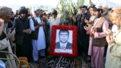 Ооганстанда киши колдуу болгон журналистти акыркы сапарга узатуу зыйнаты.