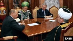 Оьрсийчоь -- Цхьаболчу говзанчашна хетарехь, Путин Владимиран Iедалехь болчу нахана ламастан ислам Советан Пачхьалкхехь лелаш хилларг ду.