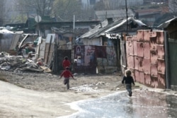 Dečija igra u sokacima Malog Leskovca nikad ne prestaje