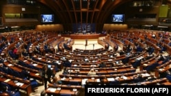 უკრაინის პრეზიდენტი, ვოლოდიმირ ზელენსკი მიმართავს მიმართავს საპარლამენტო ასამბლეას რეზოლუციის მიღებამდე. სტრასბურგი, 2022 წლის 13 ოქტომბერი.