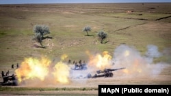 Exerciții militare de artilerie din timpul ediției din 2024 a exercițiului „Scutul de Foc”.