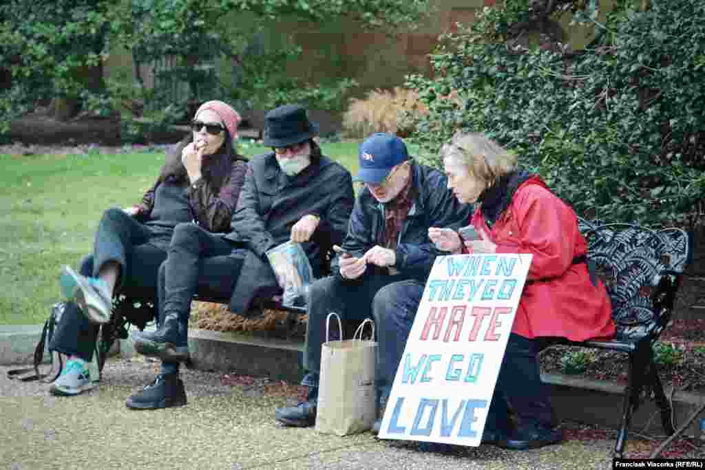 "Калі яны ненавідзяць - мы кахаем"