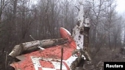 Останки самолета польского правительства, который упал в Смоленской области. 10 апреля 2010 года. 