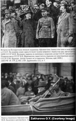 1928-жылдын майында СССР коммунисттери падышаны өзгөчө шаң-салтанат менен кабыл алышкан. Аскердик парад, мылтык атуу, банкеттер, ат майдандагы күлүк жарыштырууларга катышуу, "Червона Украина" линкорун көргөзүү. Даражалуу мейман токтогон жерге борбордук музейлердеги баалуу экспонаттар коюлган, азем буюмдар жайнайт.