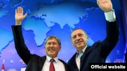 Алмазбек Атамбаев менен Режеп Тайып Эрдоган. 2014-жыл. Анкара, Түркия.