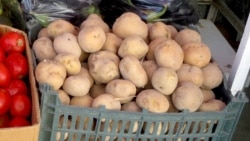 Koronawirus: Türkmenistan Eýran bilen aradaky serhedini ýapandan soň, Aşgabatda kartoşka gymmatlady