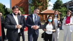 Bratislav Gašić (levo), šef Bezbednosno informativne agencije, tokom posete Kruševcu, u centralnoj Srbiji. 7. jun 2020.