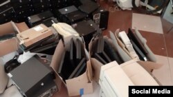 Донирани компјутери, кои потоа Стаменов ги оспособува и ги донира.