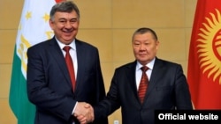 30-январда Бишкекке чек арадагы кырдаалды талкуулоо үчүн тажик вице-премьер-министри Мурадоли Алимардон баштаган делегация келди.