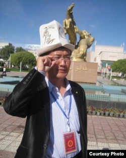 Кытайлык кыргыздардан чыккан жаш Айтматов таануучу Мамбетжүсуп Амантур уулу, Артыш шаары. 2011.