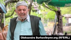 Шавер-ага на порозі свого будинку в Сімферополі