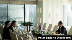 Peter Szijjarto la St. Petersburg, cu șeful concernului Gazprom, Alexei Miller.