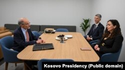 Presidentja e Kosovës, Vjosa Osmani, takim me Daniel Fried në Uashington, korrik 2025.
