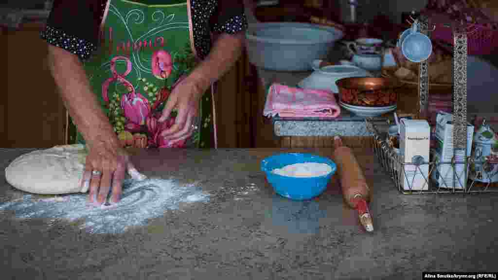 &laquo;Меджліс кримськотатарського народу в цей день бойкотує вибори. У цей день нам запропонували займатися своїми домашніми справами, займатися сім'єю, пекти всіляку смакоту&raquo;, &ndash; розповіла Сафінар Джемілєва. 