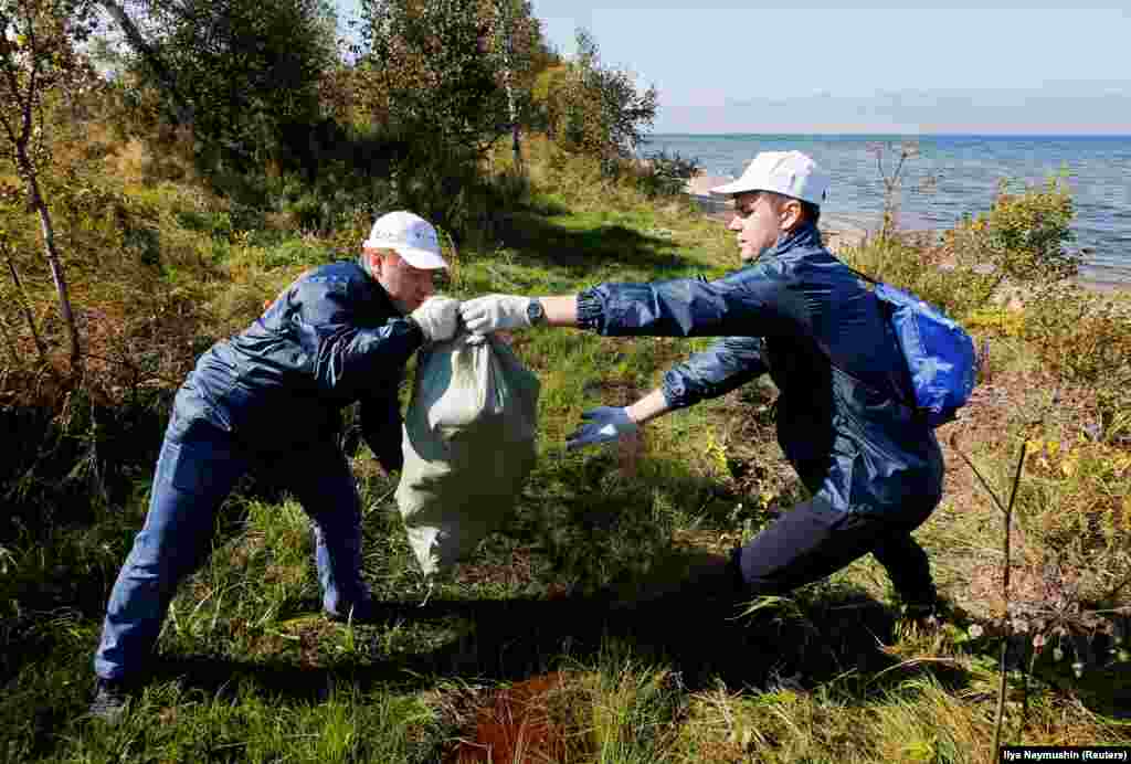ისტორიულად, ყოველდღიური ნარჩენები ასევე დიდი პრობლემა იყო ტბისთვის. თუმცა ბოლო ხანს მოხალისეთა დახმარებით ეს პრობლემაც შემსუბუქდა.