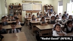 Дар як синф дар Тоҷикистон бар асоси муқаррарот набояд аз 25 нафар донишомӯз таҳсил кунад.