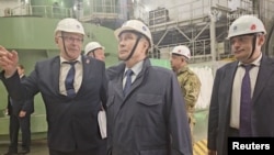 Președintele rus Vladimir Putin a vizitat centrala nucleară Kursk-II din regiunea rusă Kursk. Captură dintr-un videoclip difuzat pe 21 mai 2025.