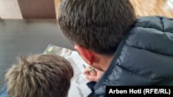 Afrim Gashi dhe vajza e tij 11-vjeçare, Blinera. 