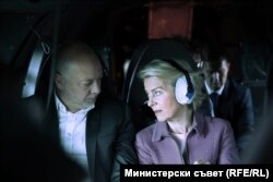 Ursula von der Leyen cu premierul bulgar Rossen Jeliazkov, într-un elicopter, duminică, 31 august 2025.