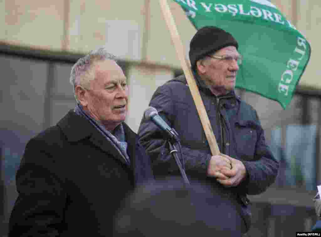 Әзһәр Шакиров чыгыыш ясый