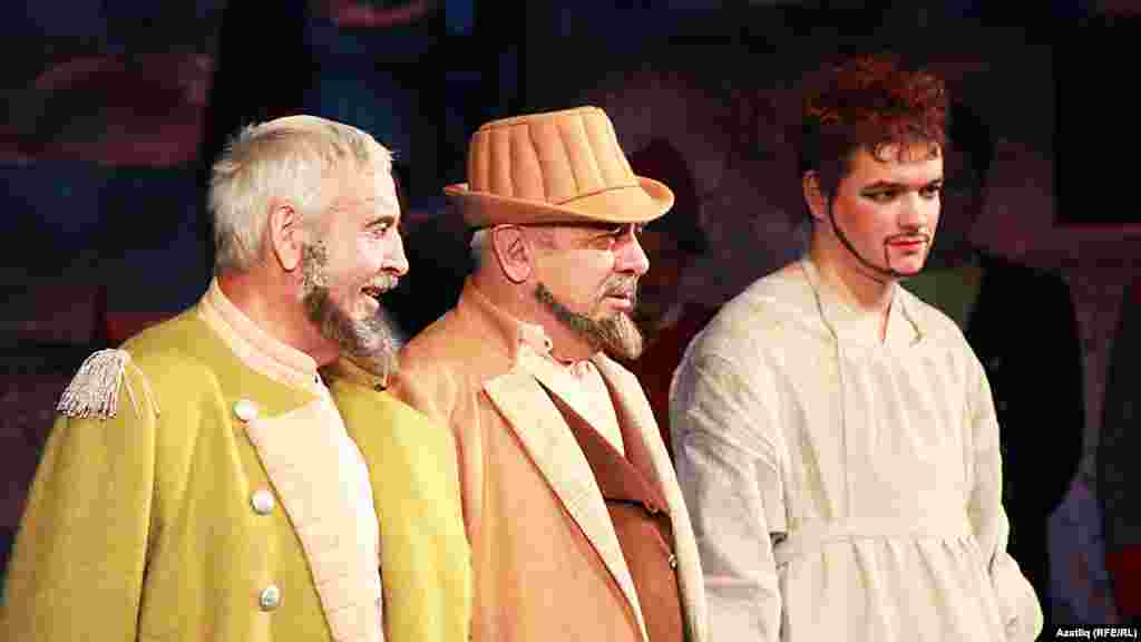 Сулдан: Колый Тархан (Айдар Хафиз), Бики, сәүдәгәр (Ринат Таҗи), Сачтараш (Фәннүр Мөхәммәтҗанов)