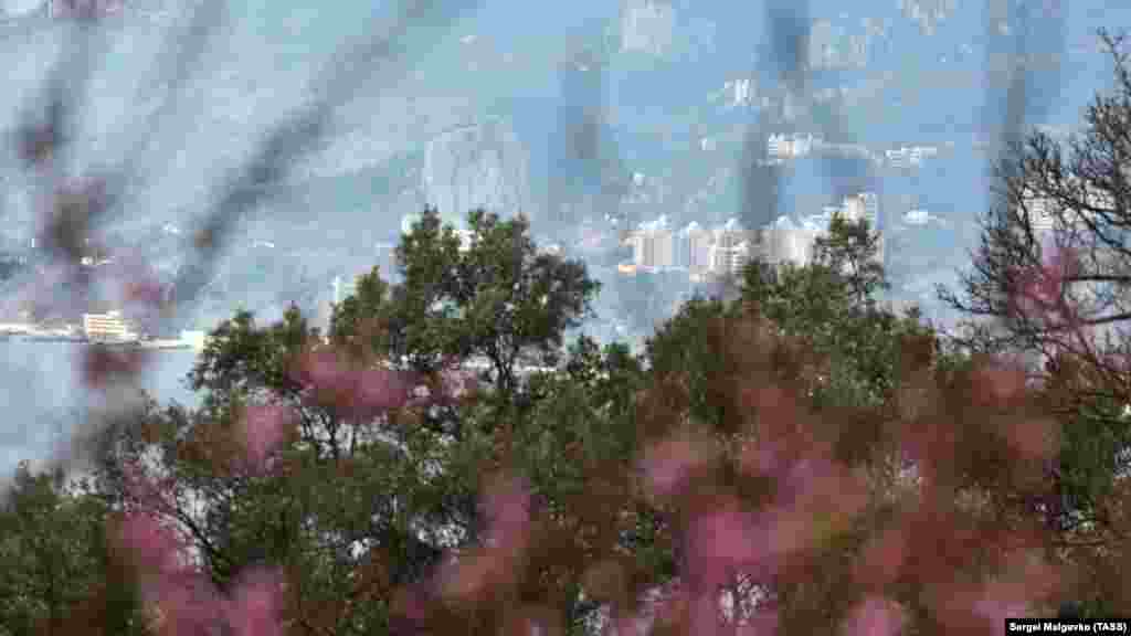 Nikita nebatat bağçasından Yalta manzarası