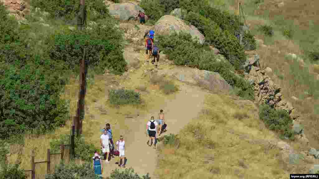 Vasili yalısına yalçın soqaqlardan ketmek kerek