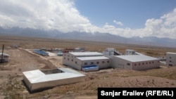 Кыргыз-кытай "Кайди" компаниясынын имараттары. Чоң-Алай, 17-август, 2012.              