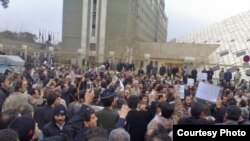 در مجله حقوق بشر، به برخورد امنیتی با معلمان پرداخته شده است