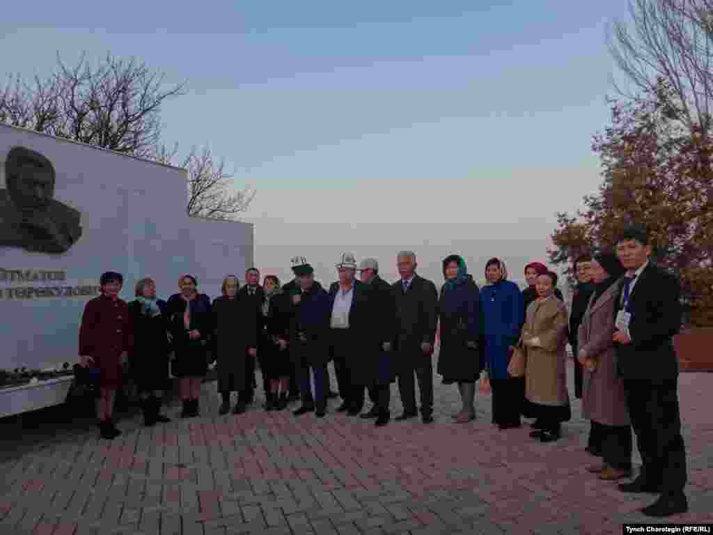 "Сталиндик репрессиянын күнөөсүз курмандыктары элдин эсинде" аттуу эл аралык илимий жыйын күнү. "Ата Бейит" эскерүү жайында. 08.11.2017.