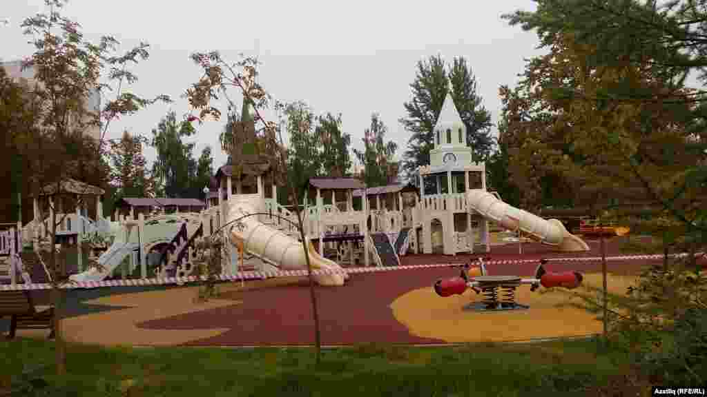 Фестиваль оештыручыларының чакыруы, башка мәйданчыкларның гөрләве белән рухланып &nbsp;"Континент" паркына килгән балалар, әле ачылмаган мәйданчыкларны, корылып бетмәгән, әмма барыбер кызыктырып торган уенчыкларны күреп нәүмизләнеп киттеләр.&nbsp;