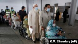 د پاکستان منصوبه بندۍ وزير اسد عمر وايي، په پاکستان کې د وايرس برتانوۍ ډول په تېزۍ سره خپرېږي.