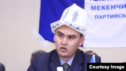 Төрөхан Жунусбеков.
