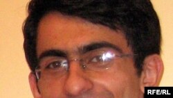 عباس حکيم زاده عضو شورای مرکزی انجمن اسلامی به همراه چهار دانشجوی ديگر به دو ترم محروميت از تحصيل محکوم شده است.