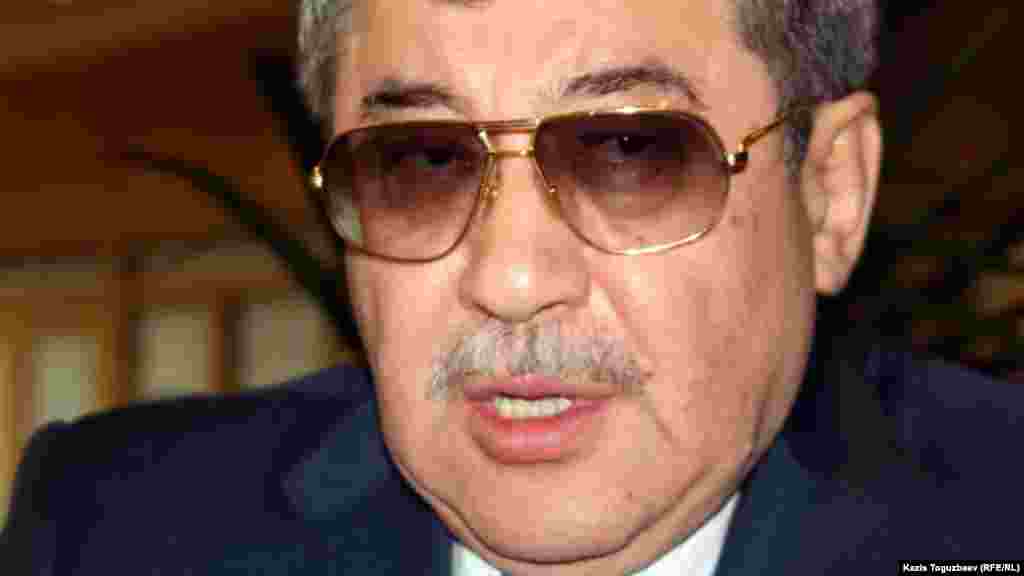 Ғани Қасымов (1950 жылы туған) &ndash; 1999 жылы және 2011 жылы өткен президент сайлауларына қатысып, алғашқы жолы 4,6 пайыз, кейін 1,94 пайыз дауыс жинаған кандидат. Халықаралық қатынастар саласының маманы. Совет Одағы кезінде Қазақ ССР сыртқы істер министрлігінде әртүрлі қызметтер атқарған. 1990-92 жылдары &nbsp;президент кеңесшісі болды. Мәжіліс және сенат депутаты болды. Қазір билікке жақын Қазақстан патриоттар партиясына жетекшілік етеді. Ғани Қасымов осы аптада&nbsp;елде мерзімінен бұрын президент сайлауы өткен жағдайда оған үміткер ретінде қатыспайтынын айтып, "Қазақстан-2050" жалпыұлттық демократиялық күштері коалициясы" атынан қазіргі президент Нұрсұлтан Назарбаевты ортақ кандидат ретінде ұсыну жайлы бастама көтерді.