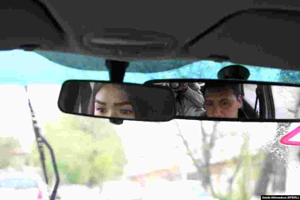 Наргиза жүргізуші куәлігін алу үшін курс оқып жүр. "Сәуірдің 12-сі күні куәлігім қолыма тиеді. Папам өзінің Chevrolet Cobalt-ін бермекші" дейді ол қуанышты кейіппен.